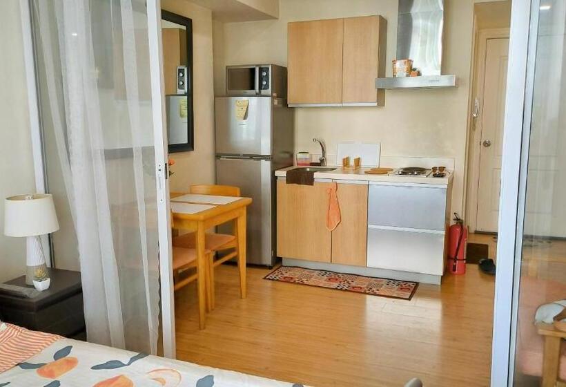 침실 1개 발코니 아파트, Beach View Unit In Azure Urban Resort Residences