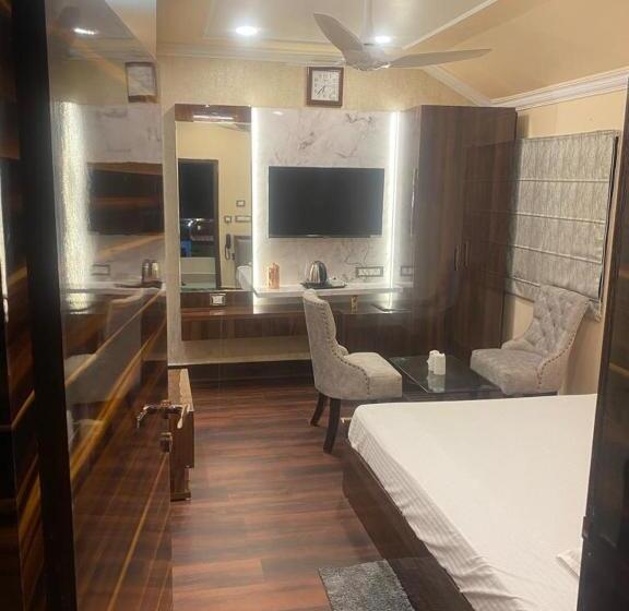 Номер Deluxe Кровать Кинг, New Mouchak Hotel & Resorts