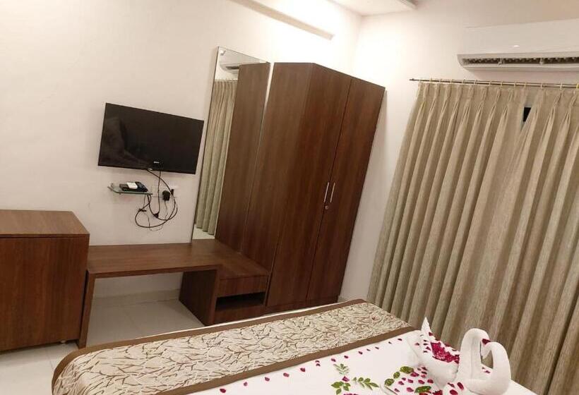 Президентский Люкс, Chandanvan Club & Resort