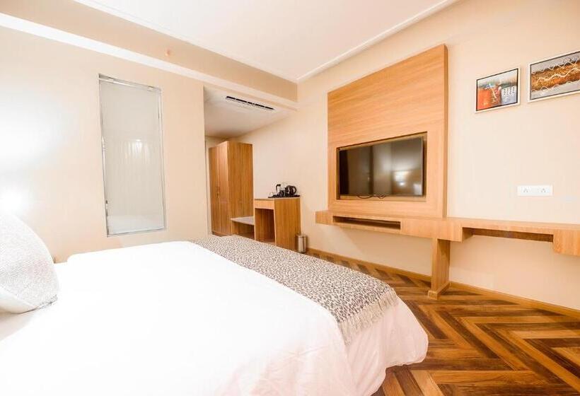 غرفة قياسية ذات إطلالة, Naturevilas Sarovar Portico   Centrally Heated
