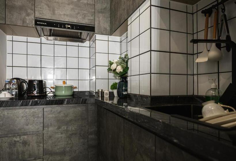 带阳台的豪华间, M Residence Hotel And Serviced Apartment
