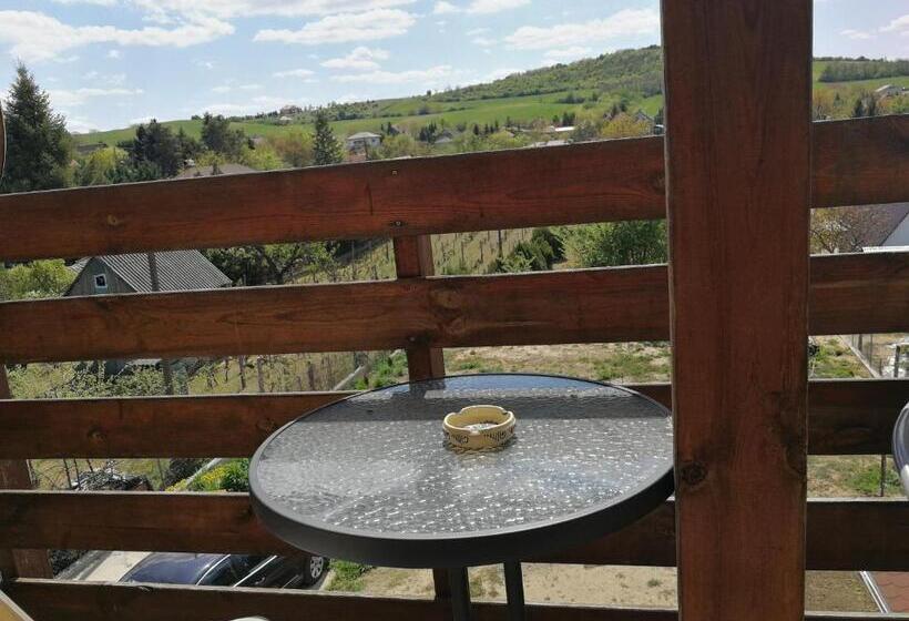 Семейный Номер, Manoka Guest House