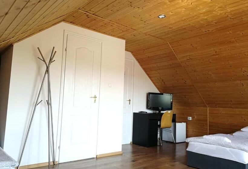 Семейный Номер, Manoka Guest House