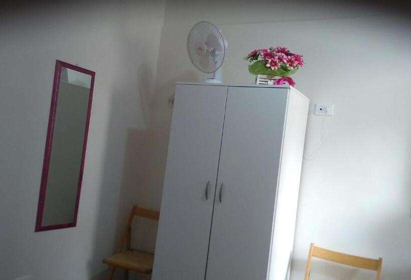 اتاق استاندارد با سرویس بهداشتی مشترک, The Twins Rooms In Marettimo 1