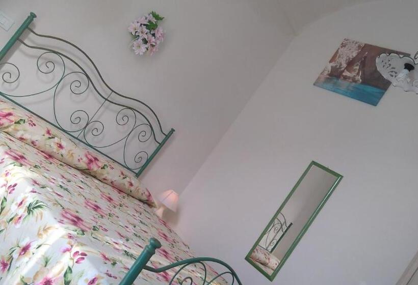 اتاق لوکس با بالکن و چشم‌انداز دریا, The Twins Rooms In Marettimo 1