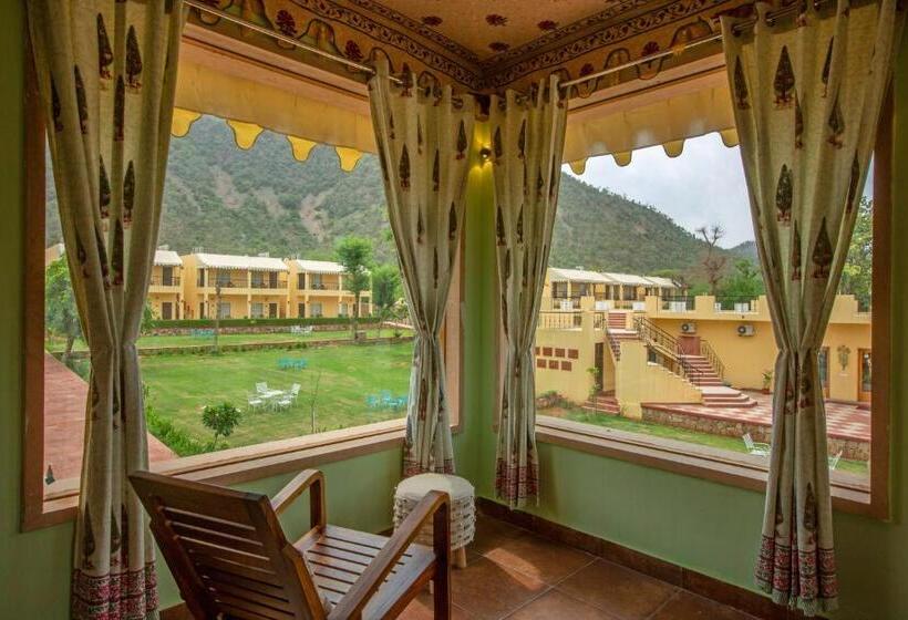 Suite with lake view, Ratan Villas Sariska