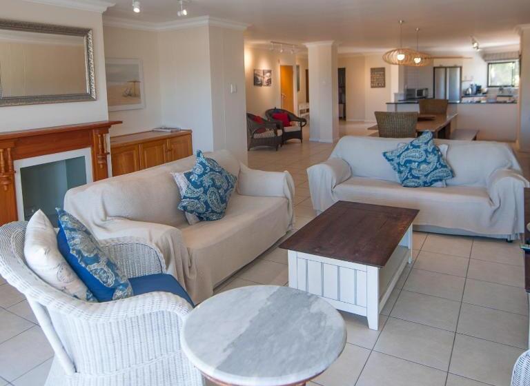 Апартаменты 3 Спальни Вид на Море, Plett Beachfront Accommodation