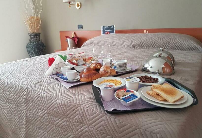 اتاق لوکس, Joy