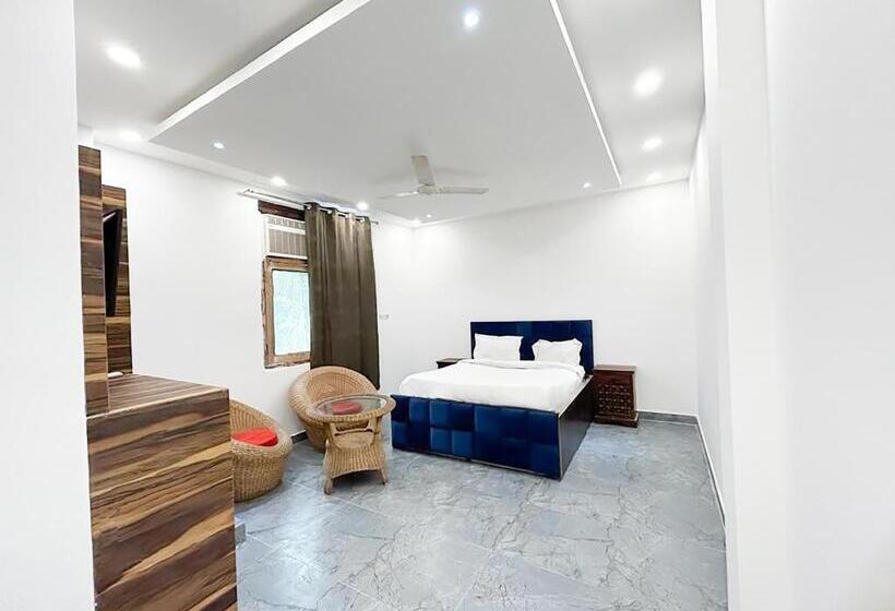 Номер Deluxe, Roomshala 154 Hotel Atharv