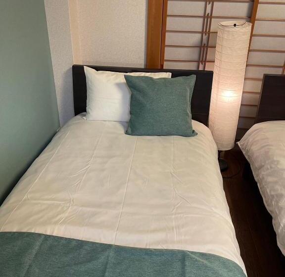 Семейный Номер, Thanyaporn House