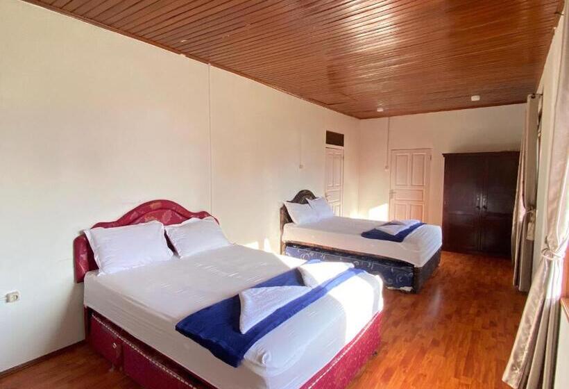 패밀리 룸 산 전망, Super Wonderful 5 Bedrooms With Bathroom Villa Marion Tomohon