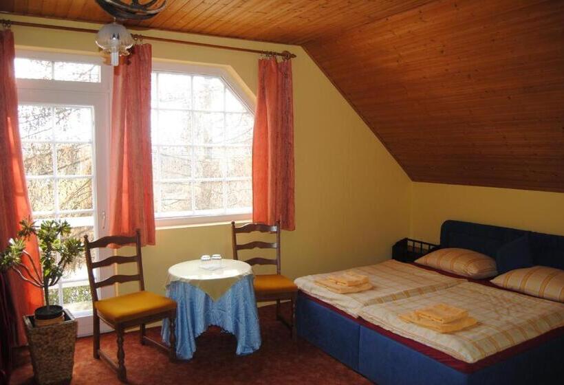 Номер Стандарт с Балконом, Villa Hedi Panzió