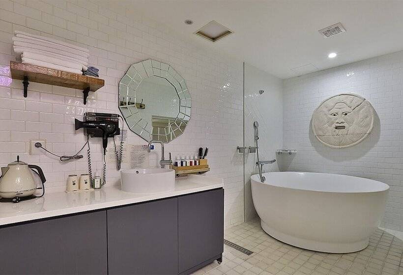 Люкс Премиум, February Hotel Hwanggeum
