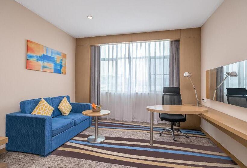 Номер Стандарт Адаптированный для Инвалидов, Guangzhou Baiyun Airport Rejoice By Argyle Hotel Rehe Metro Exit B   Free Shuttle Bus Is Provided Du