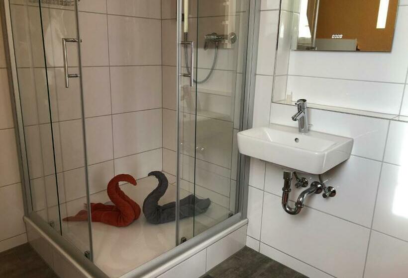 اتاق استاندارد سه نفره, Messezimmer 4u