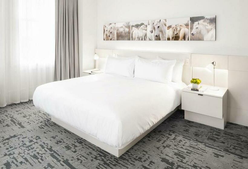 Номер Deluxe Кровать Кинг, 21c Museum Hotel Lexington