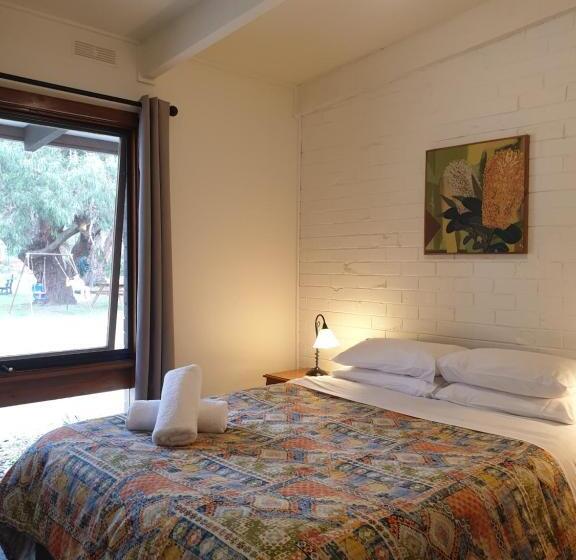 Апартаменты 2 Спальни, Halls Haven Holiday Units