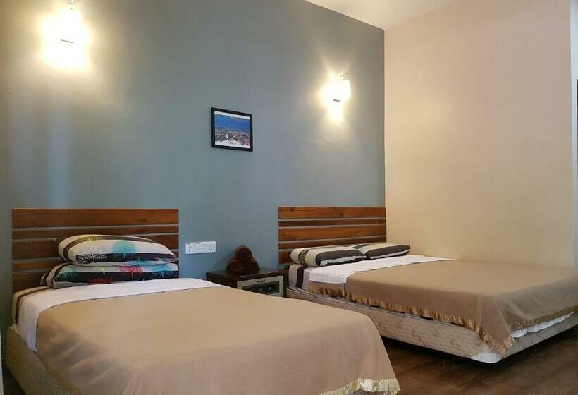 Трехместный Номер Superior, Pandan Laut Beach Resort