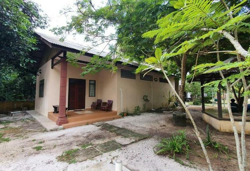 Семейный Номер, Pandan Laut Beach Resort