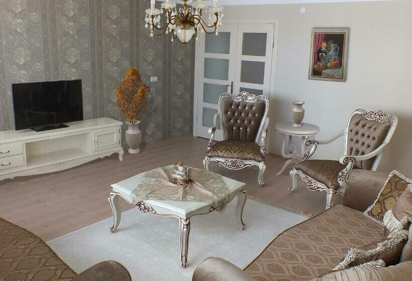 침실 3개 아파트, Real King Suite