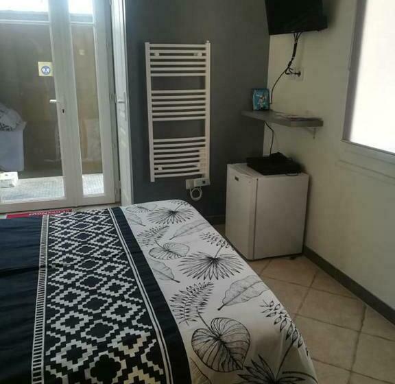 Номер Стандарт Вид на Бассейн, Chambre D Hôtes Villa De La Sueur Au Bonheur