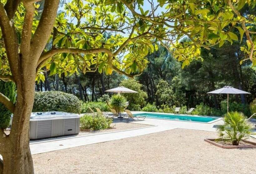 Номер Deluxe, Les Mazets Du Luberon