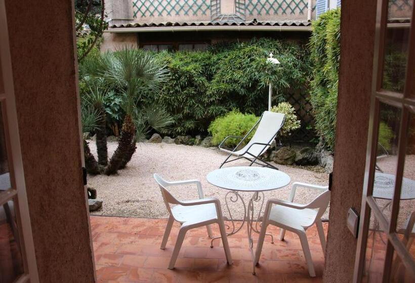 Номер Стандарт, Hôtel Les Palmiers