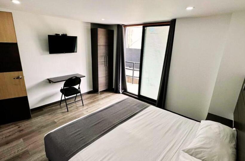 غرفة قياسية ثلاثية مزودة بشرفة, Expo Hotel Ferial