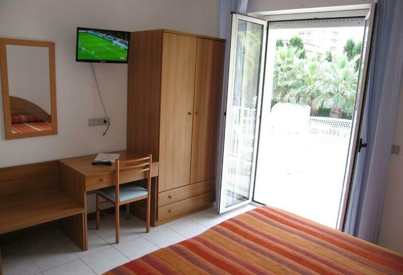 家庭套房, Centro Vacanze Domus M.g