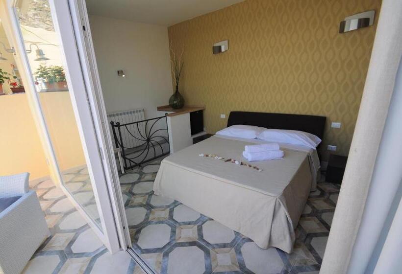 Tengerre Néző Deluxe Szoba Erkéllyel, Terra Murata Boutique B&b