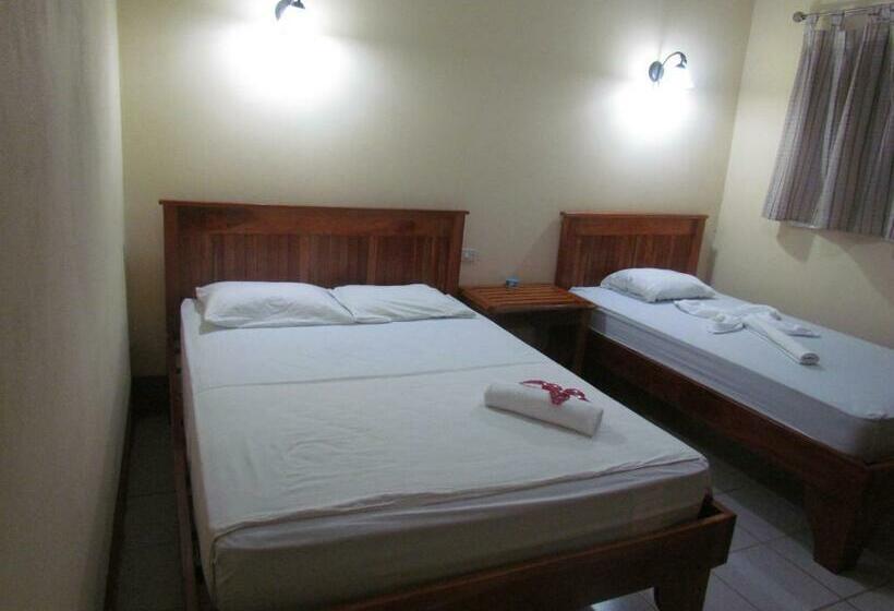 Номер Стандарт Трехместный, Casa Moreno   Hostel