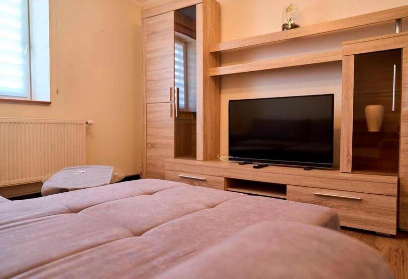 Апартаменты 3 Спальни, Zur Post Ochsendorf