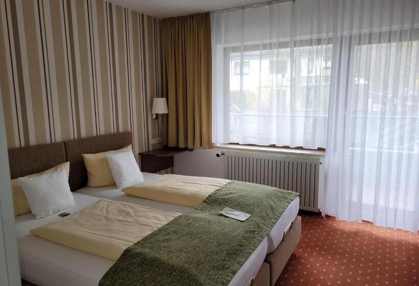 Номер Стандарт с Балконом, Kurparkhotel Gemünd