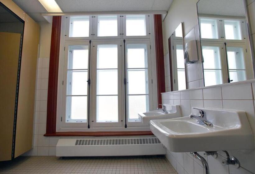 バス共有のスタンダードルーム, Auberge Internationale De Quebec   Hi Canada