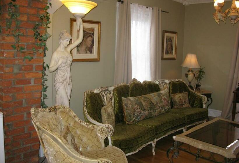 Люкс, Auberge Marquis De Montcalm