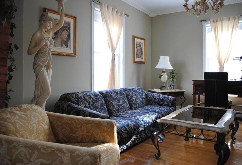 Люкс, Auberge Marquis De Montcalm