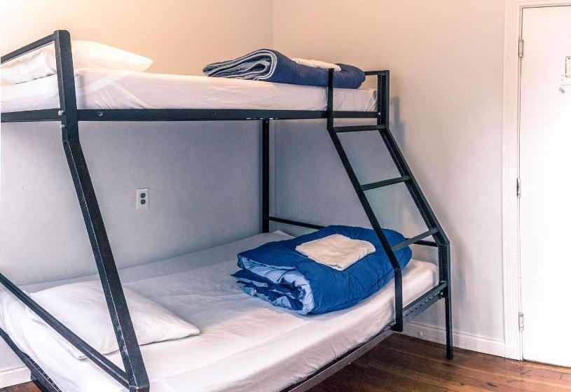 バス共有のスタンダードルーム, The Cambie Hostel Seymour