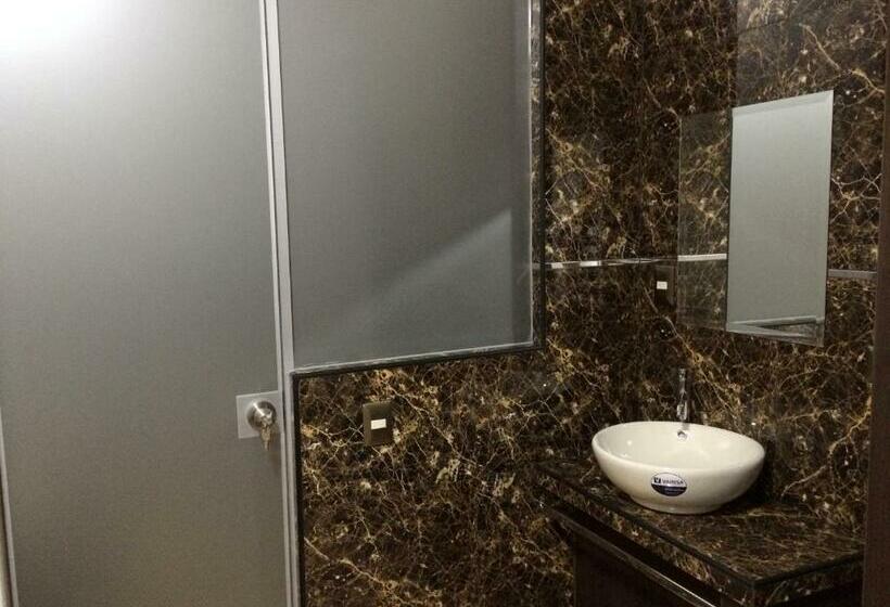 اتاق استاندارد سه نفره, Hostal Gold Star