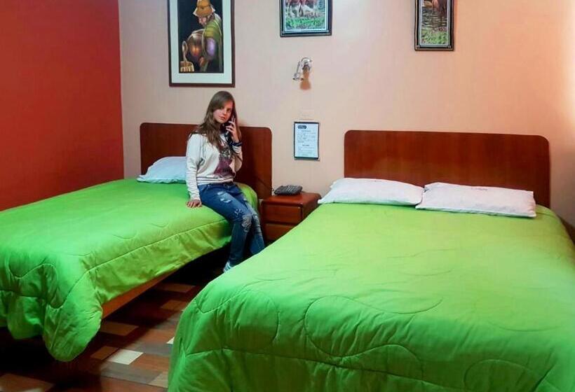 غرفة قياسية, Las Lomas
