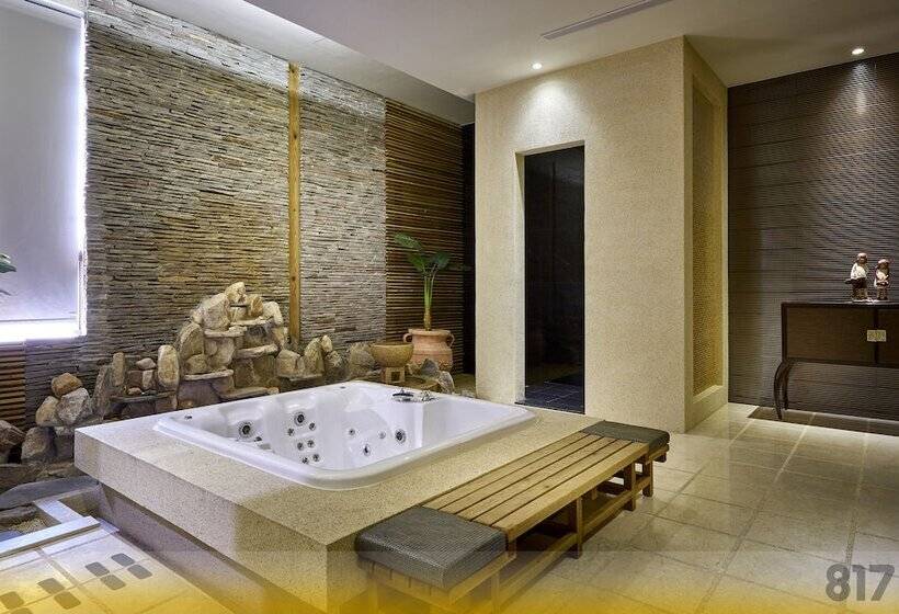 سوییت لوکس, Wehome Motel