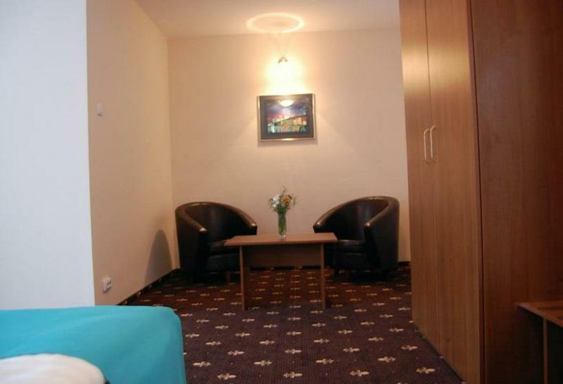 اتاق استاندارد سه نفره, Hostel Paltinis