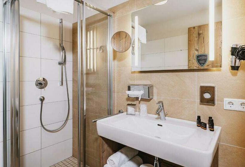 استودیوی استاندارد, Avenida Mountain Lodges Kaprun