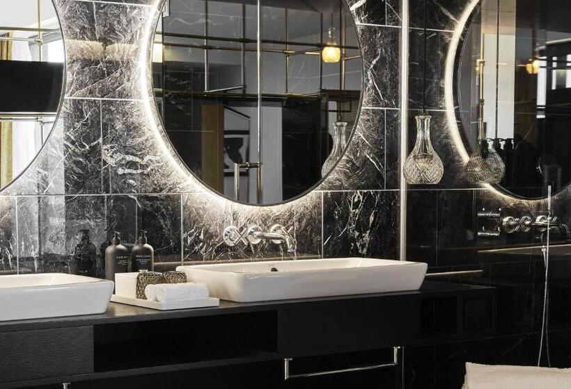 Suite Llit King, Roomers Munich, Autograph Collection