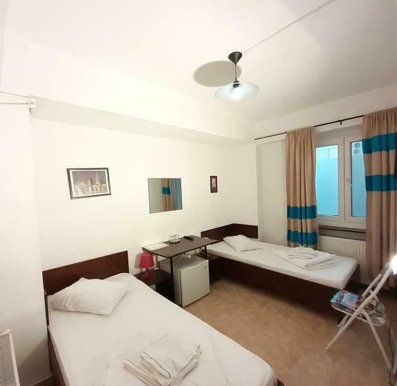 Номер Стандарт Трехместный, Taxi Hostel