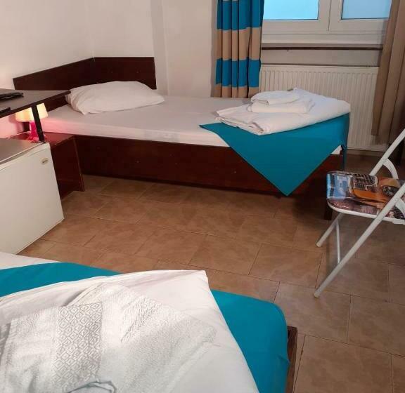 Номер Стандарт, Taxi Hostel