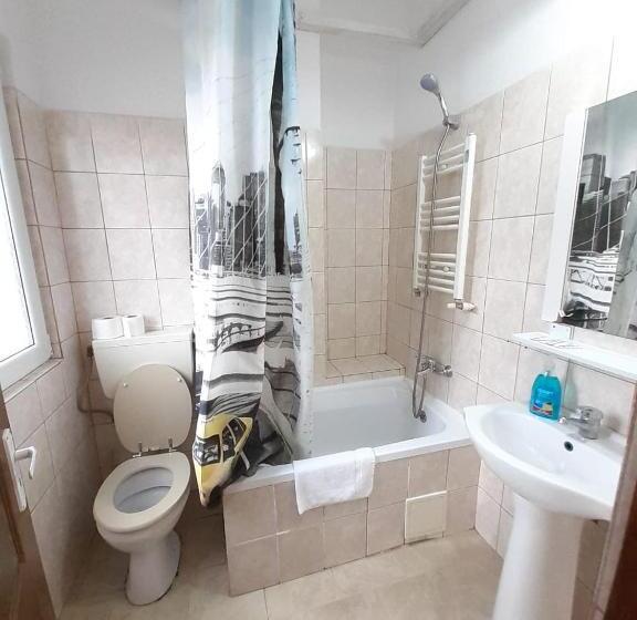 Семейный Номер, Taxi Hostel