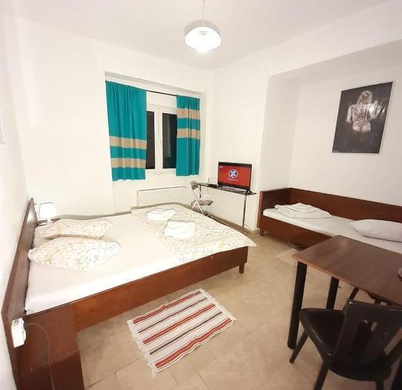 Семейный Номер, Taxi Hostel