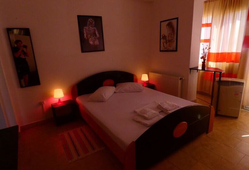 标准间, Taxi Hostel