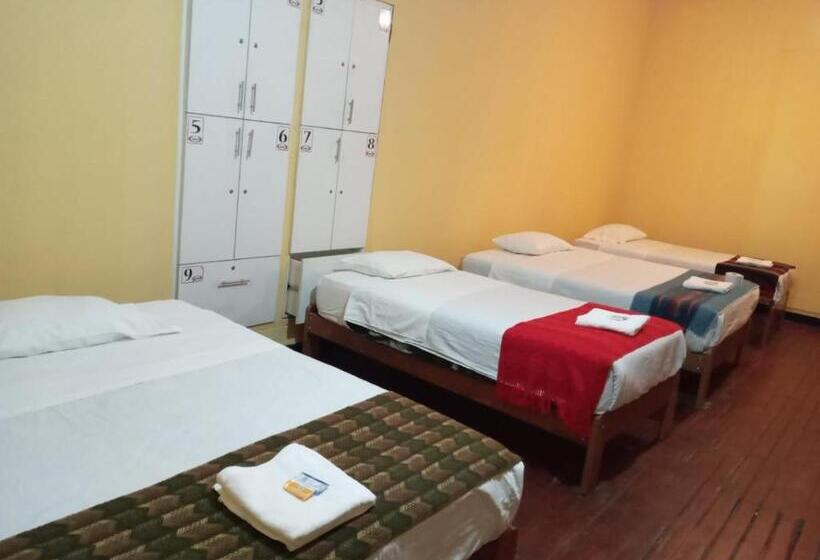 غرفة قياسية ثلاثية, Casa Tusty