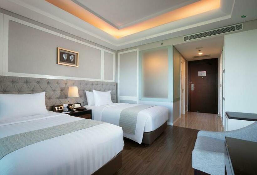 Номер Deluxe Вид на Сад, Wyndham Panbil Batam